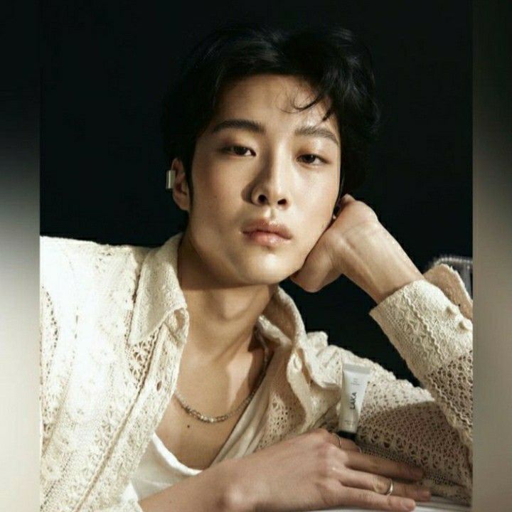 A moment captured by a fan of Lee Jongwon