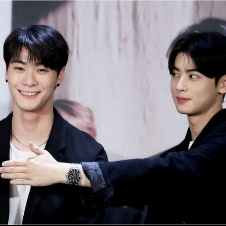 Recent activity shot of Cha Eunwoo