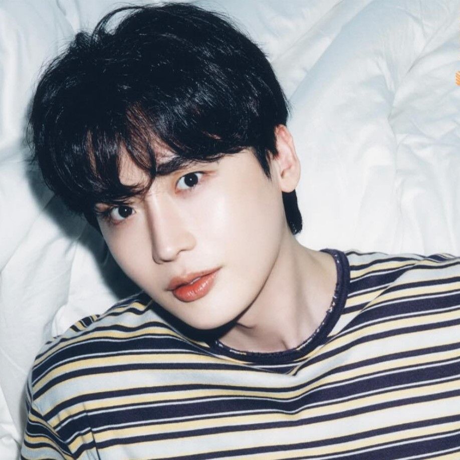 Recent activity shot of Lee Jongsuk