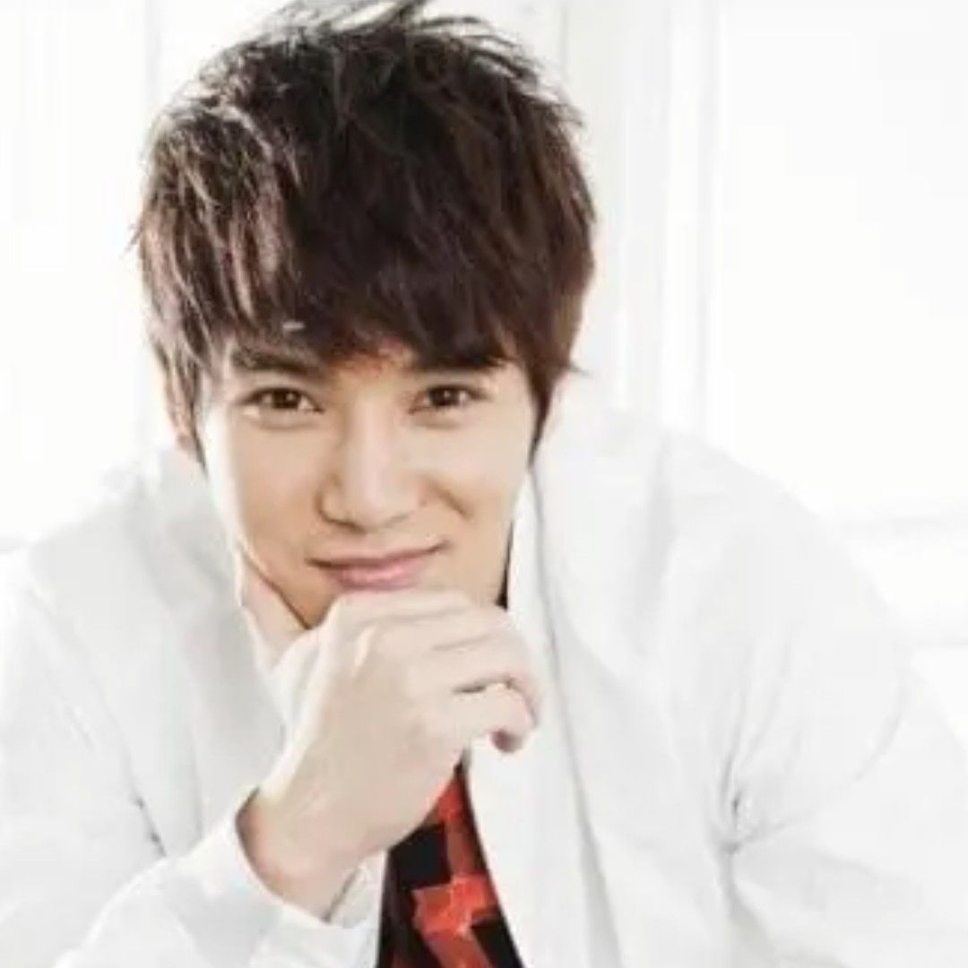 Behind-the-scenes cut of Hwanhee