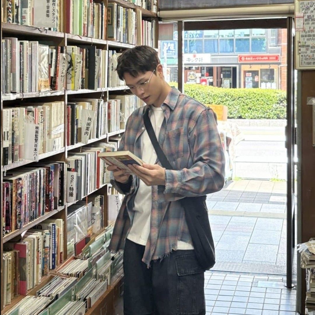 A moment captured by a fan of Yook Sungjae