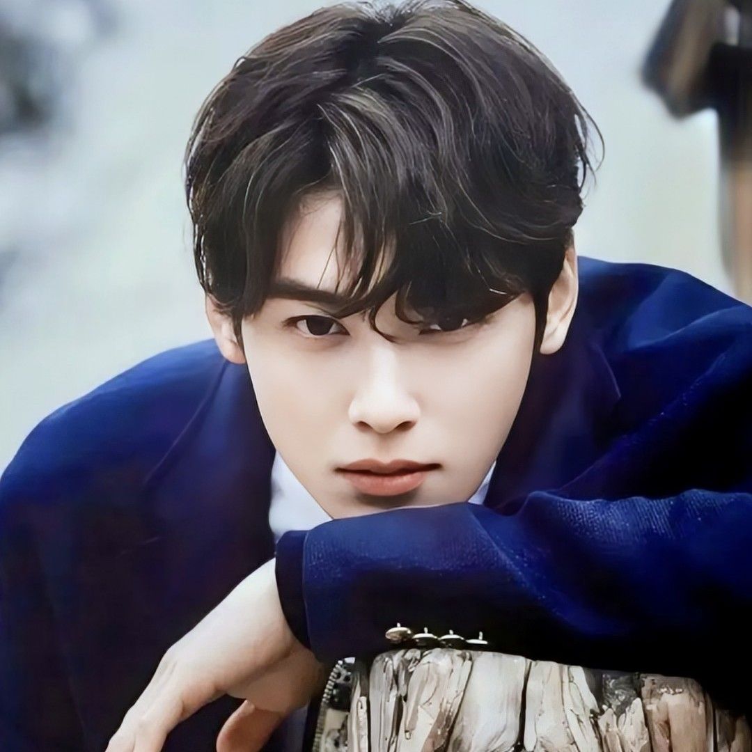 A moment captured by a fan of Cha Eunwoo