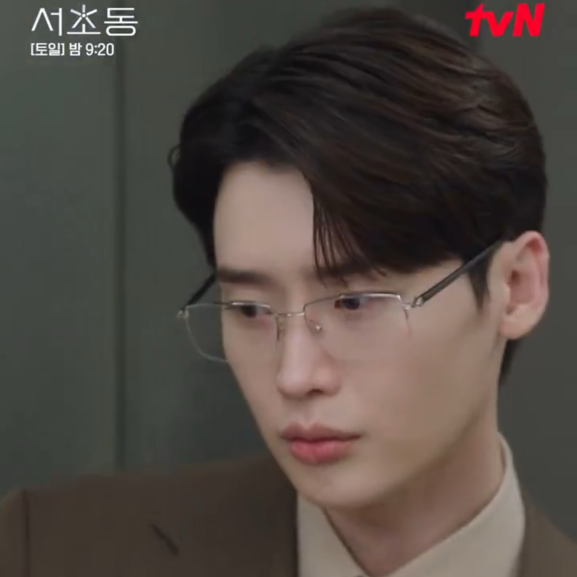 A moment captured by a fan of Lee Jongsuk