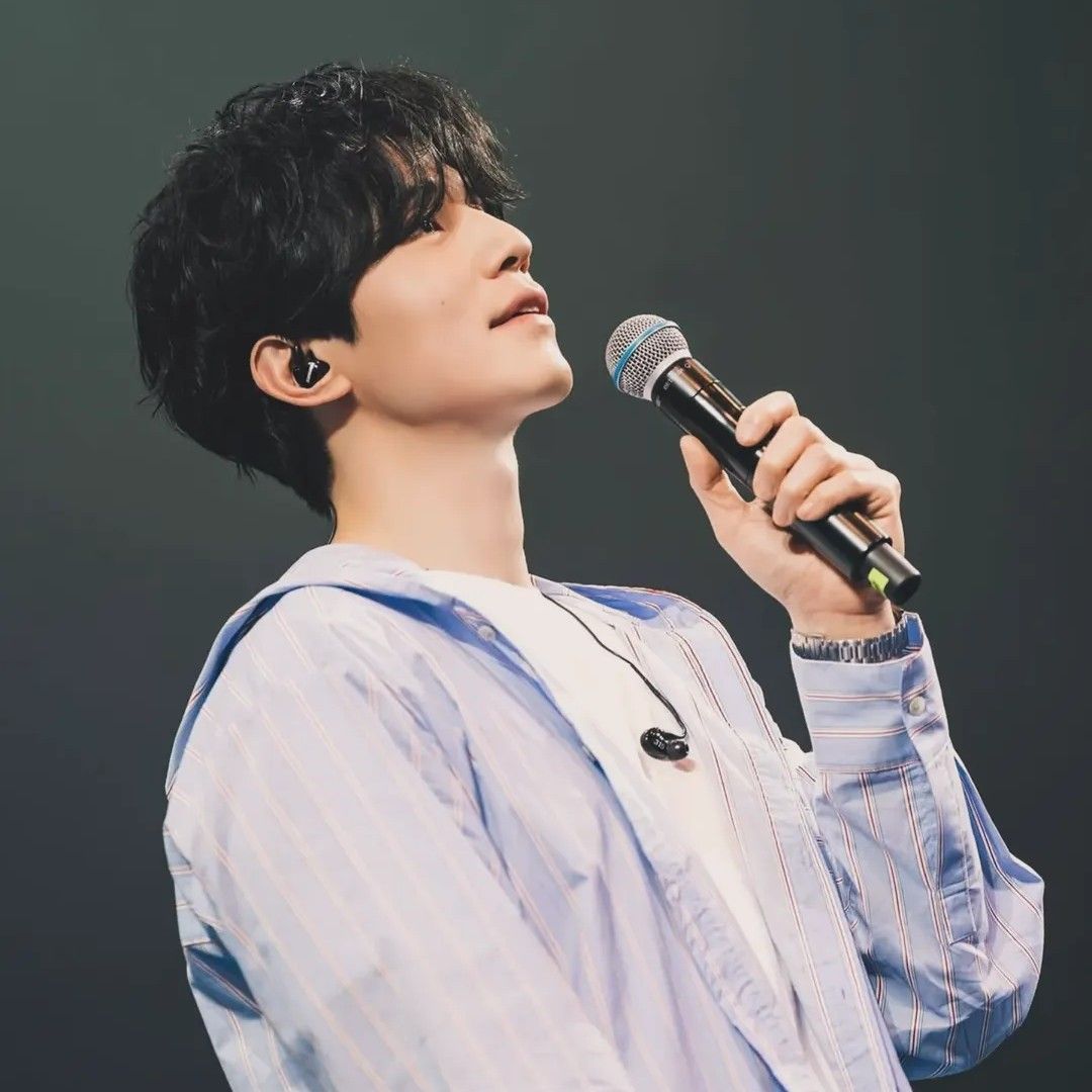 Behind-the-scenes cut of Lee Dongwook