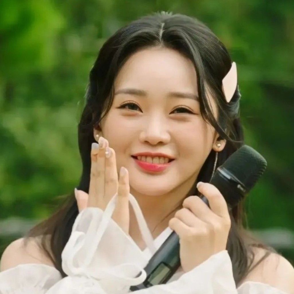 Recent activity shot of Hong Jiyoon