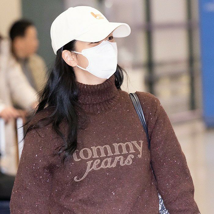 Behind-the-scenes cut of Jisoo (1995)