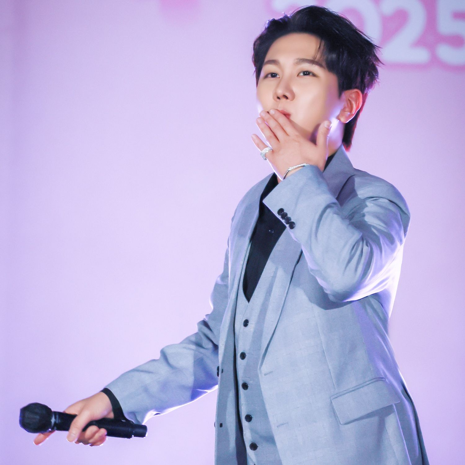 A moment captured by a fan of Kim Soochan