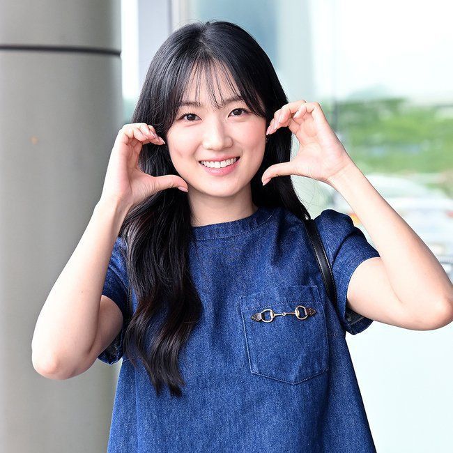Behind-the-scenes cut of Kim Hyeyoon