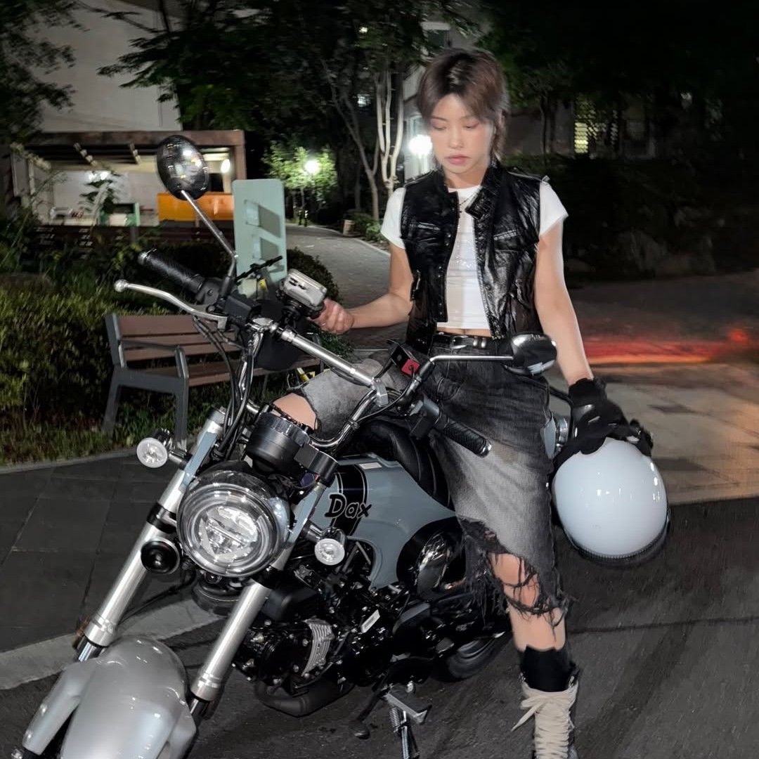 Behind-the-scenes cut of Aiki