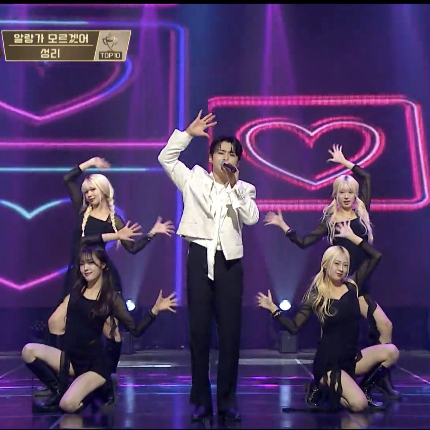 A moment captured by a fan of Seong Ri