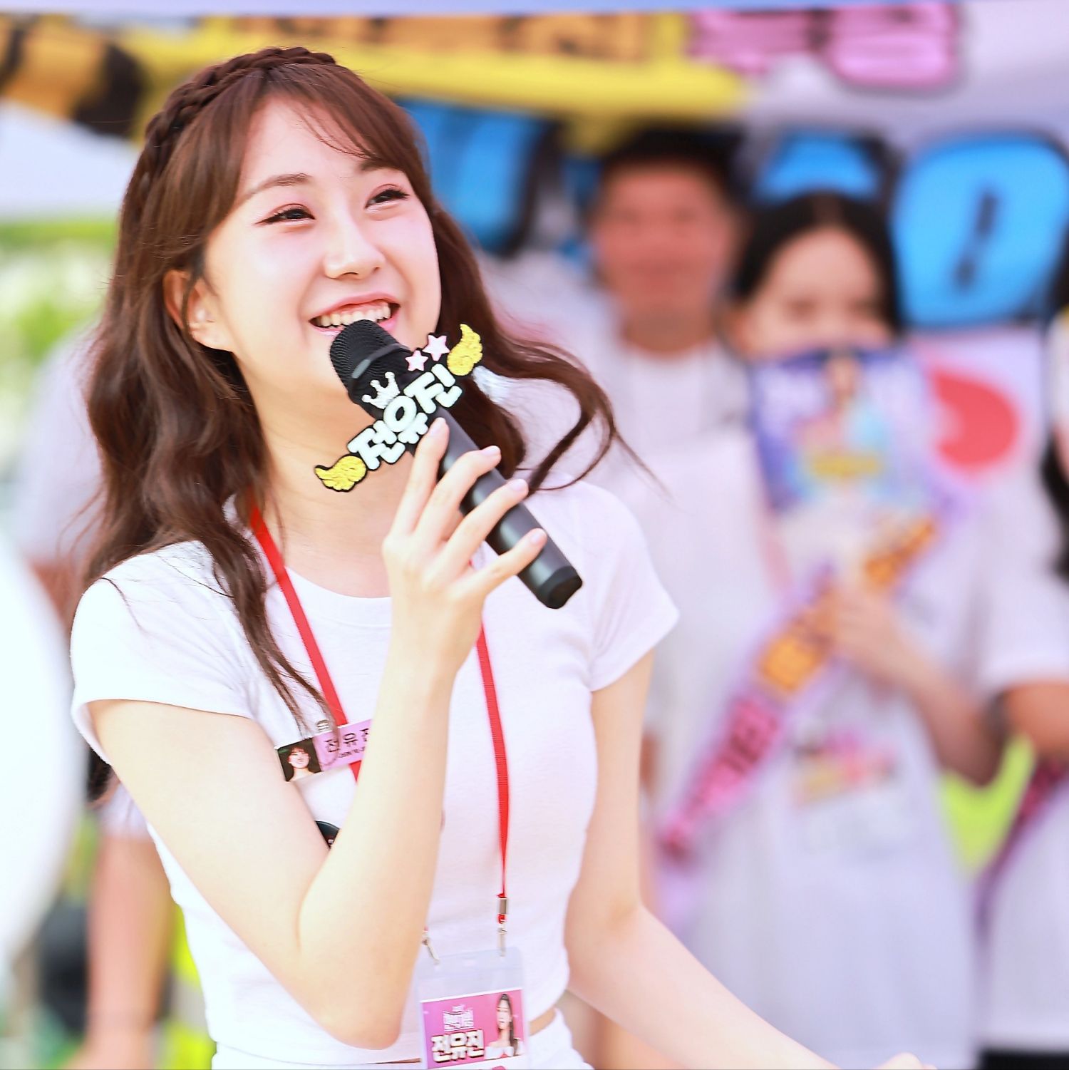 Behind-the-scenes cut of Jeon Yujin