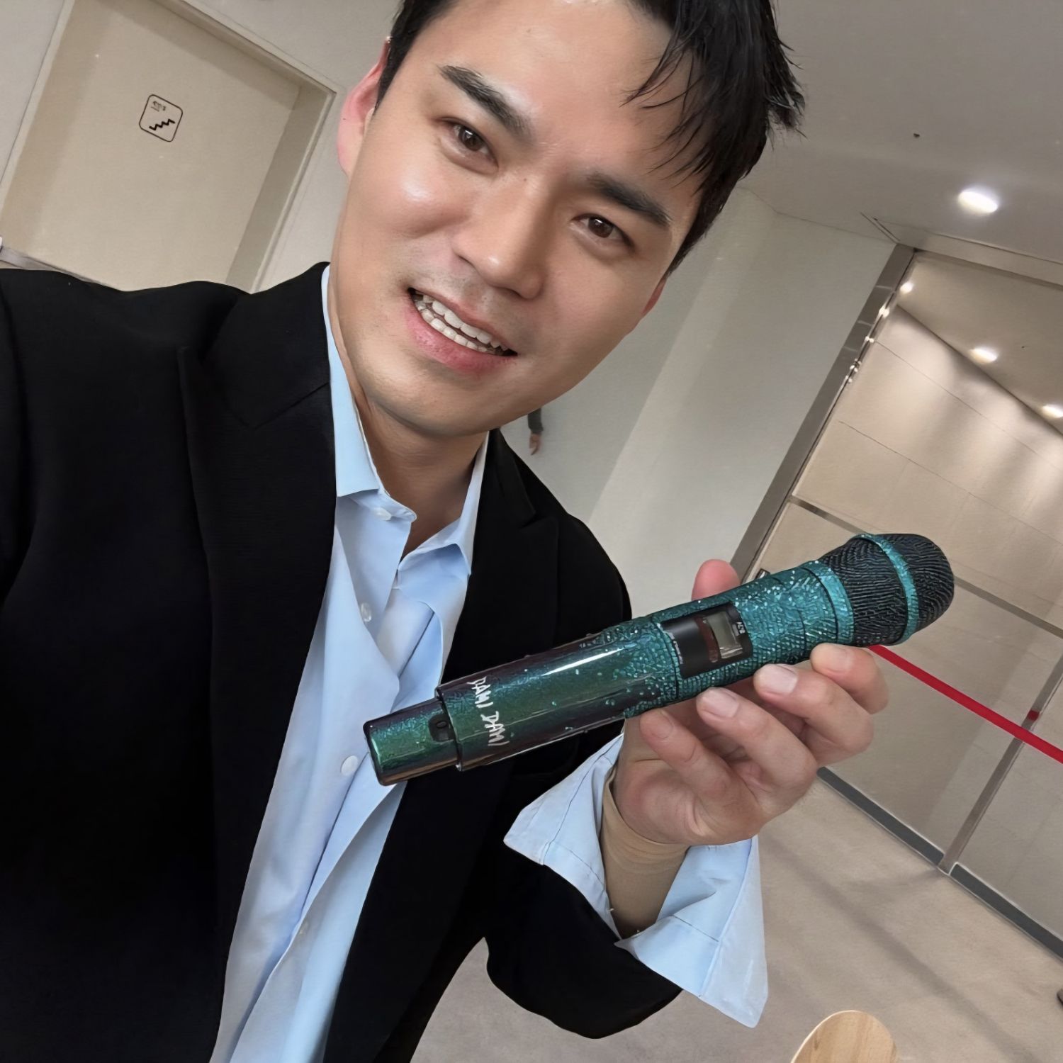 Behind-the-scenes cut of Lee Jung