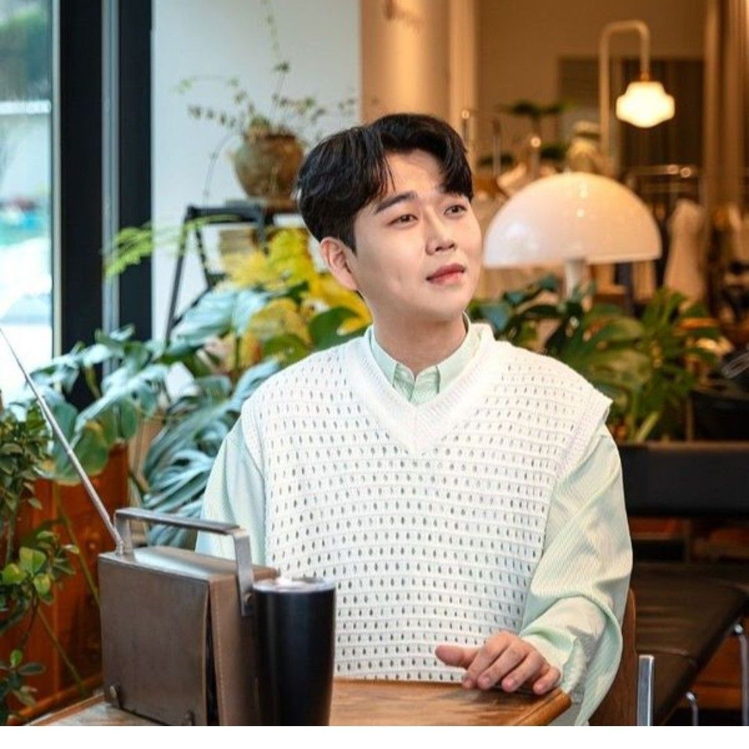 Behind-the-scenes cut of Hwang Youngwoong