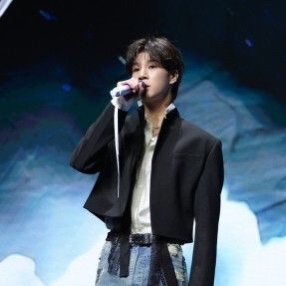 A moment captured by a fan of Jeong Dongwon