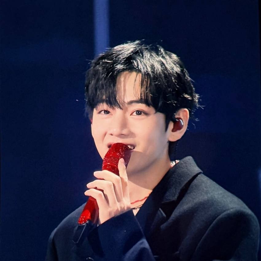 Konten selebriti populer yang sedang hangat di komunitas