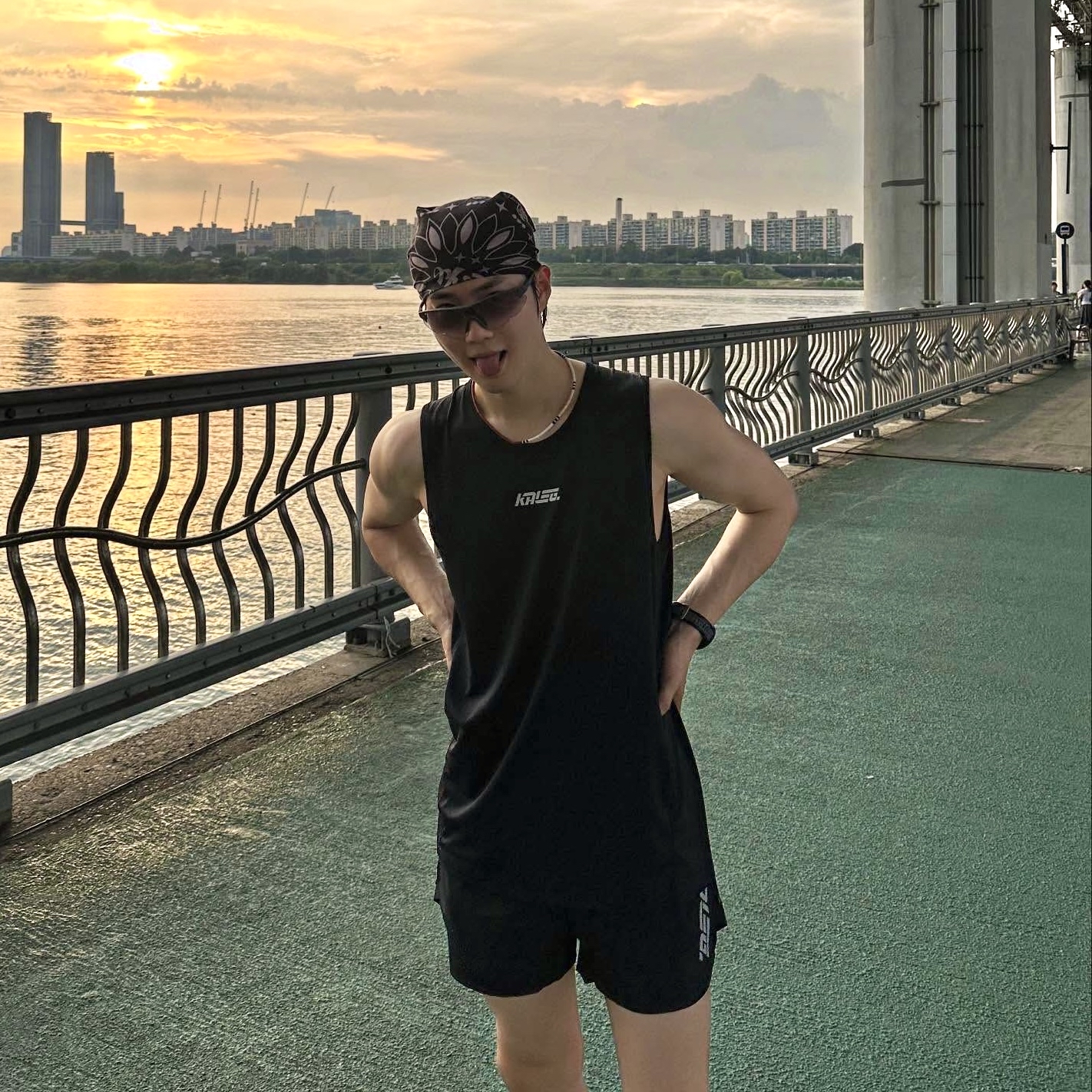 Behind-the-scenes cut of Suho