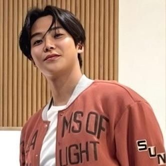 Behind-the-scenes cut of Rowoon