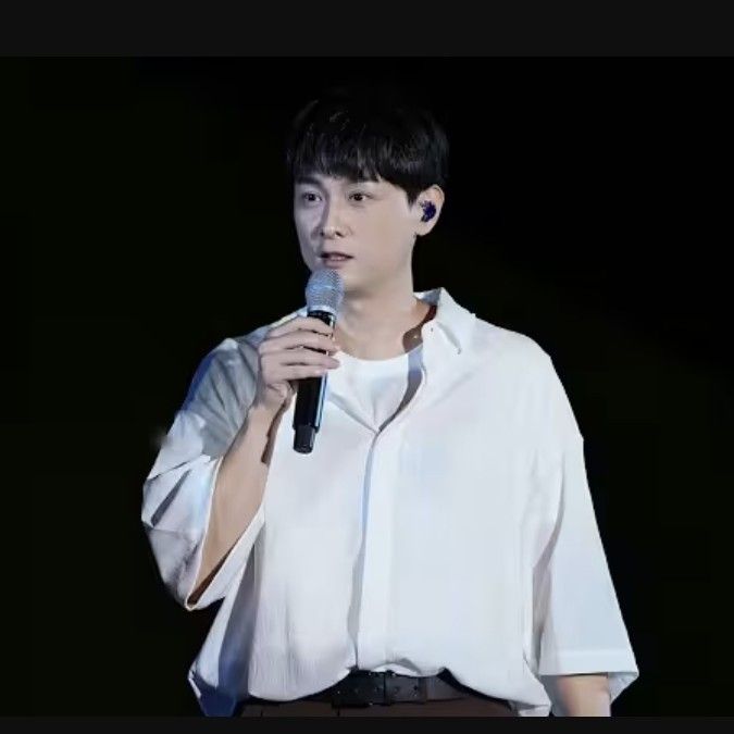 Latest photo of Min Kyunghoon