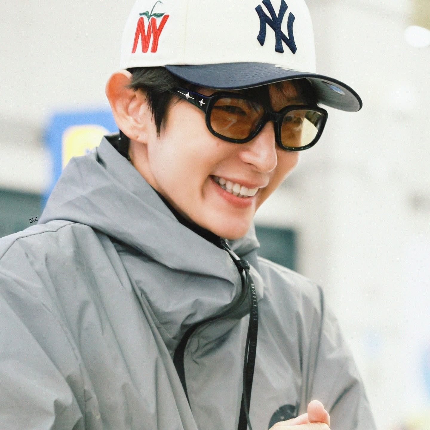 A moment captured by a fan of Lee Joongi