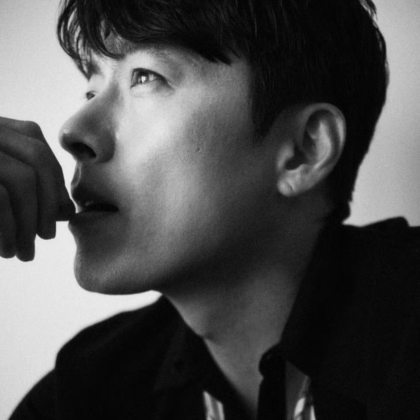 A moment captured by a fan of Hyun Bin