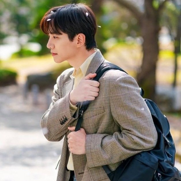 イ・ジュノのビハインドカット