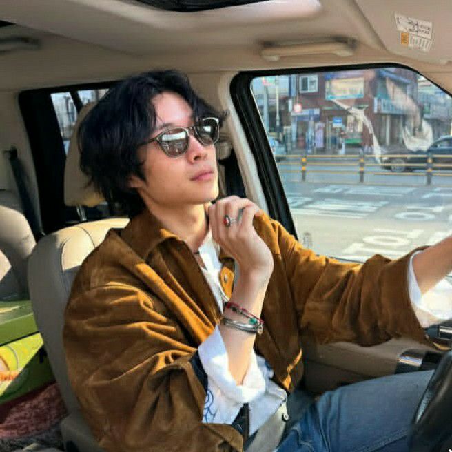 Recent activity shot of Lee Jongwon