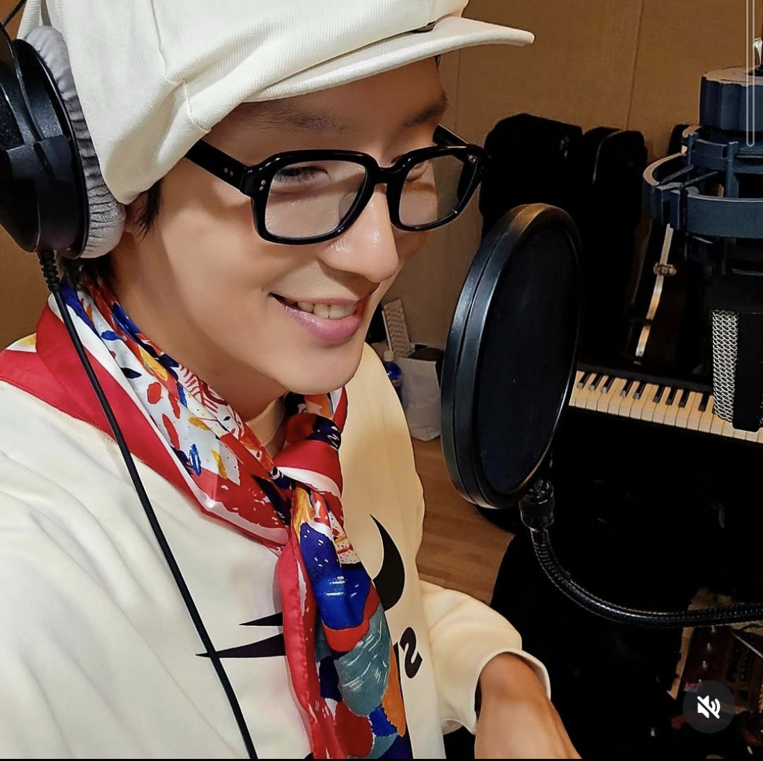 Behind-the-scenes cut of Lee Joongi