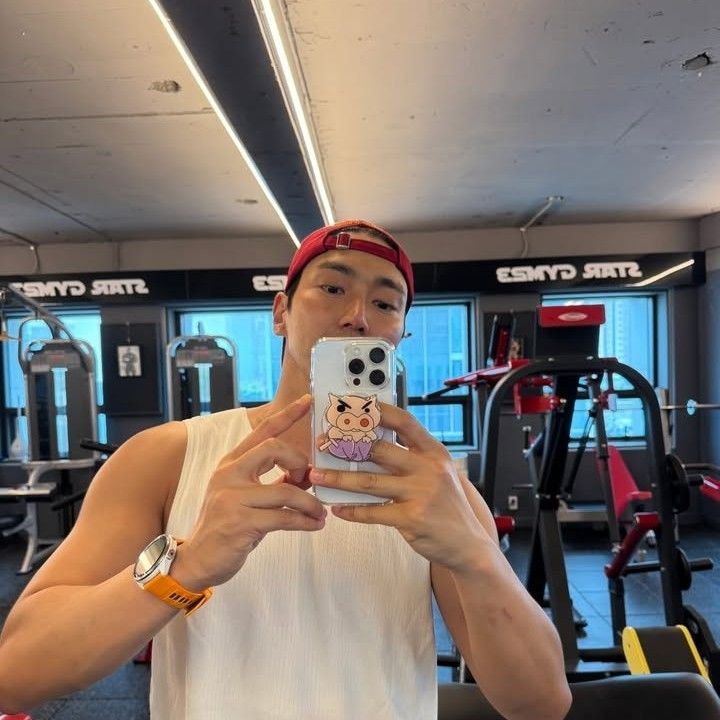 Behind-the-scenes cut of Choi Siwon