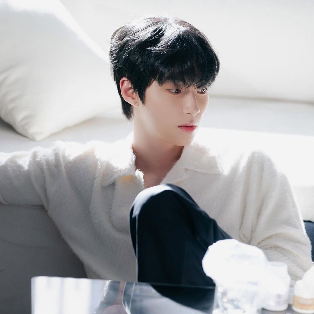 Cuplikan di balik layar dari Hwang Inyoup