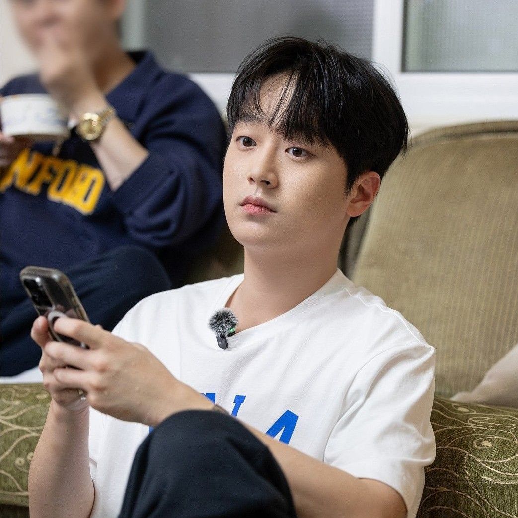 粉丝拍下的李灿元瞬间