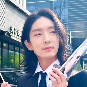 Foto terbaru dari Lee Joongi