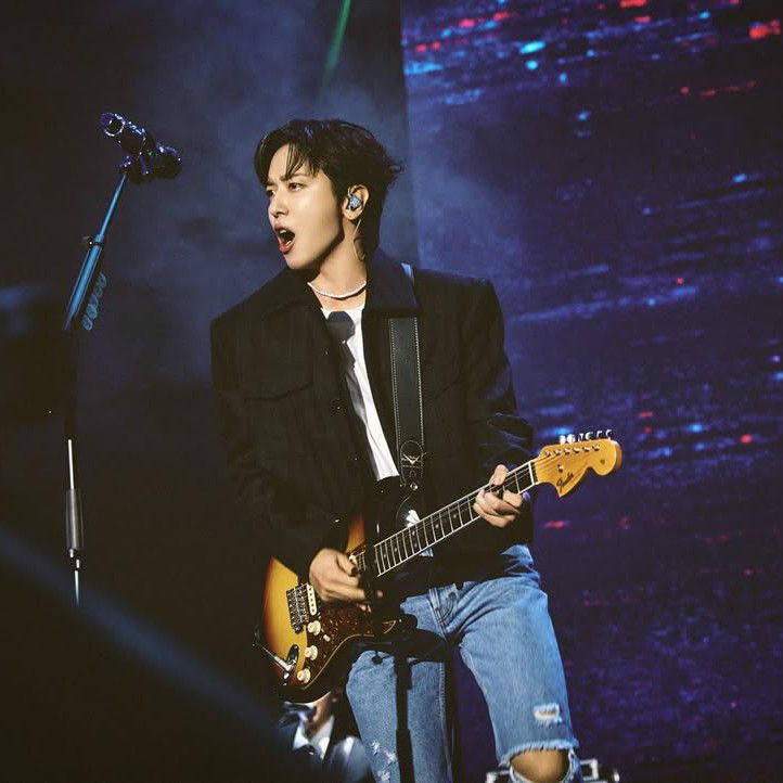 Foto terbaru dari Jung Yonghwa