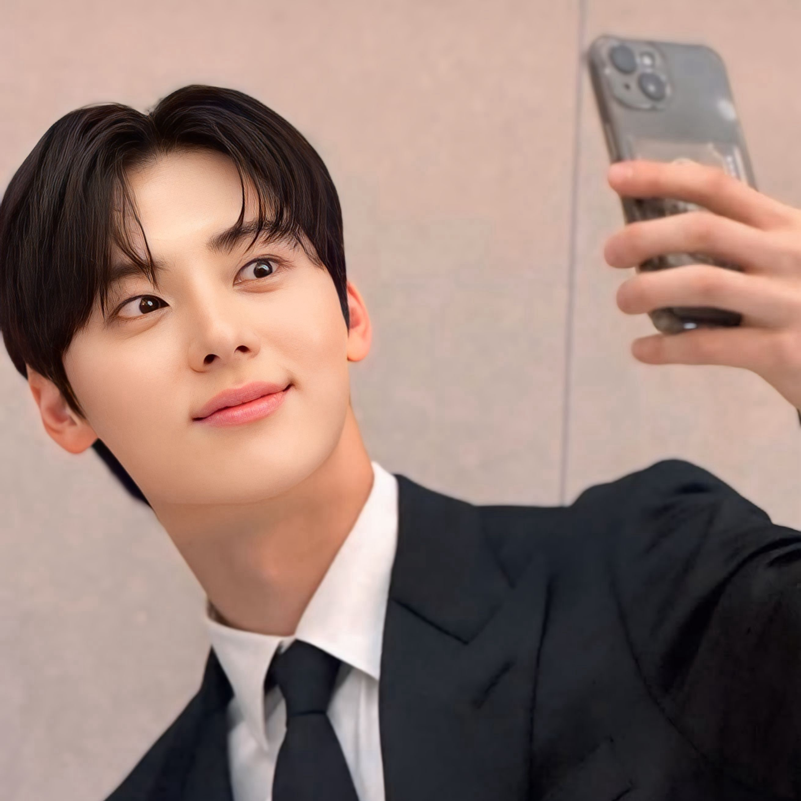 A moment captured by a fan of Hwang Minhyun