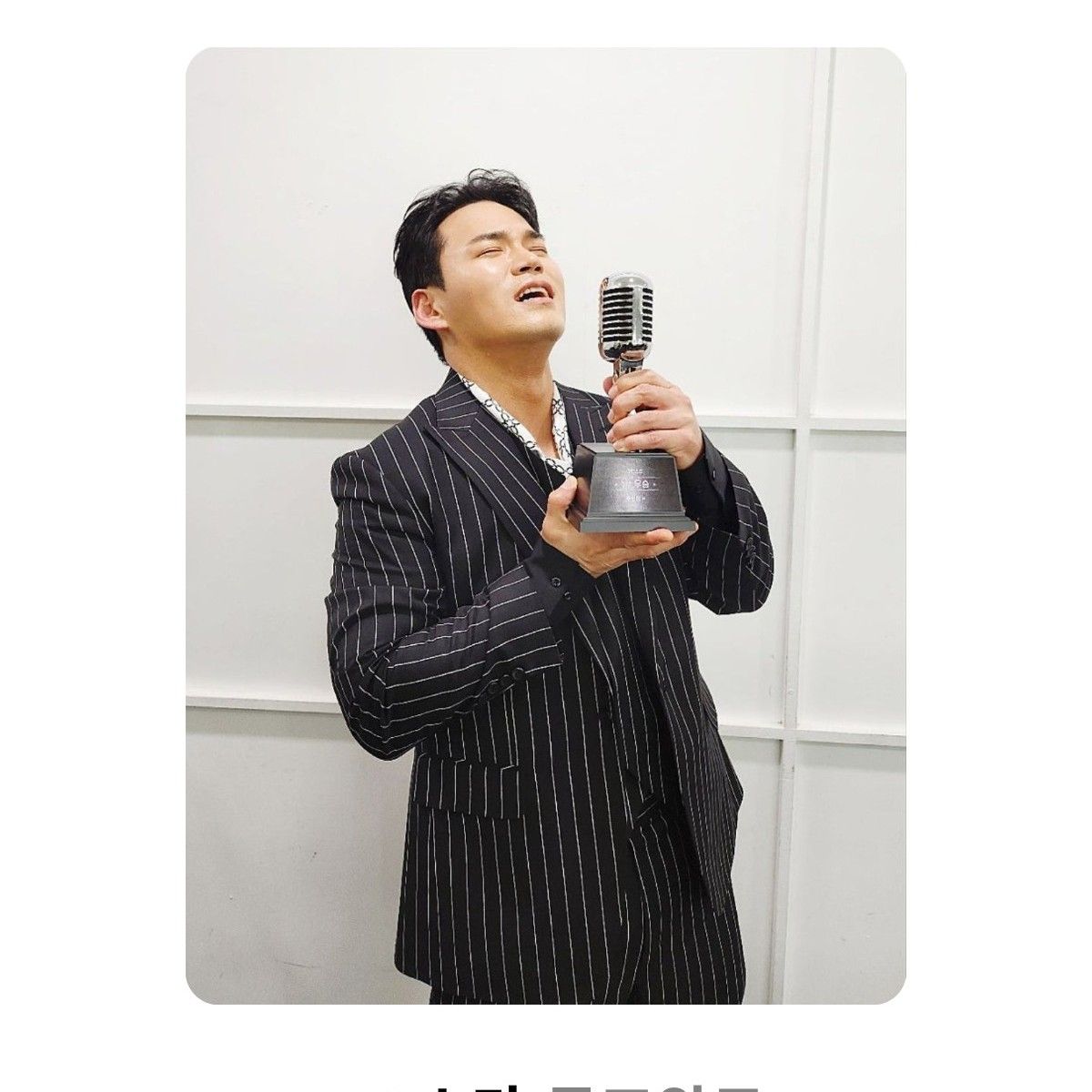 Behind-the-scenes cut of Lee Jung