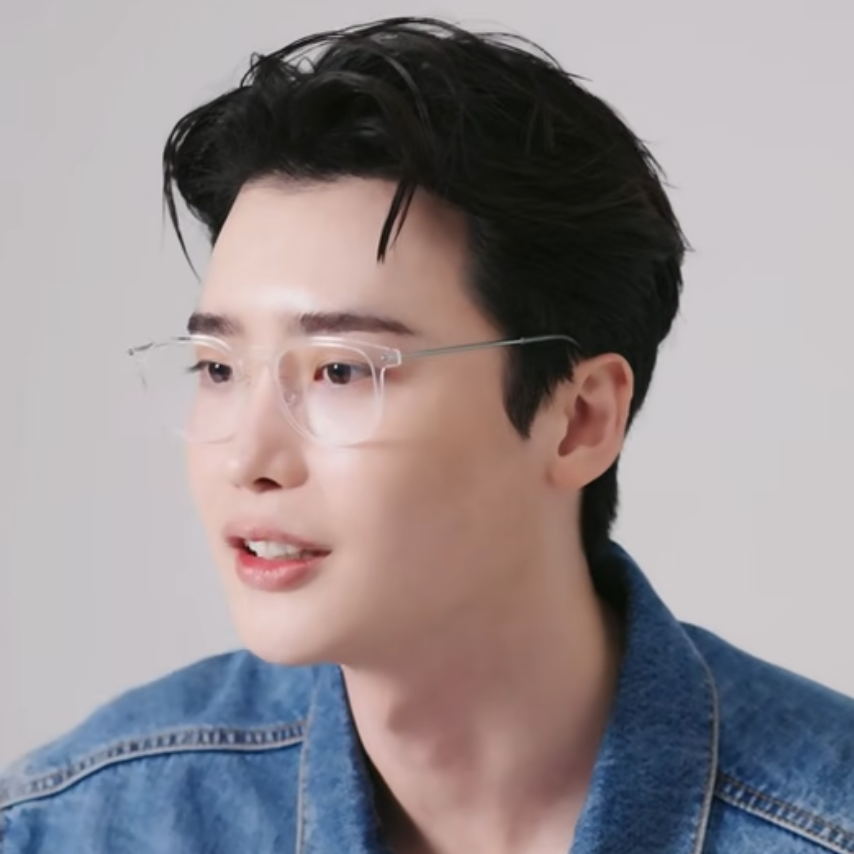 A moment captured by a fan of Lee Jongsuk