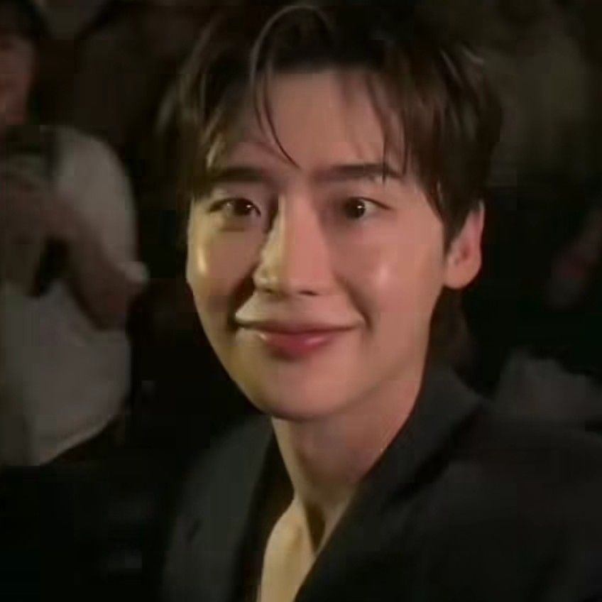 Recent activity shot of Lee Jongsuk