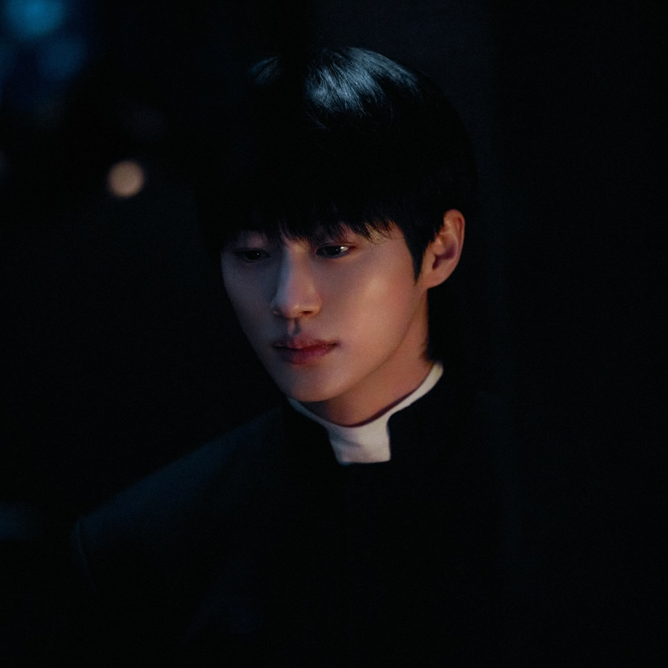 Behind-the-scenes cut of Byeon Wooseok