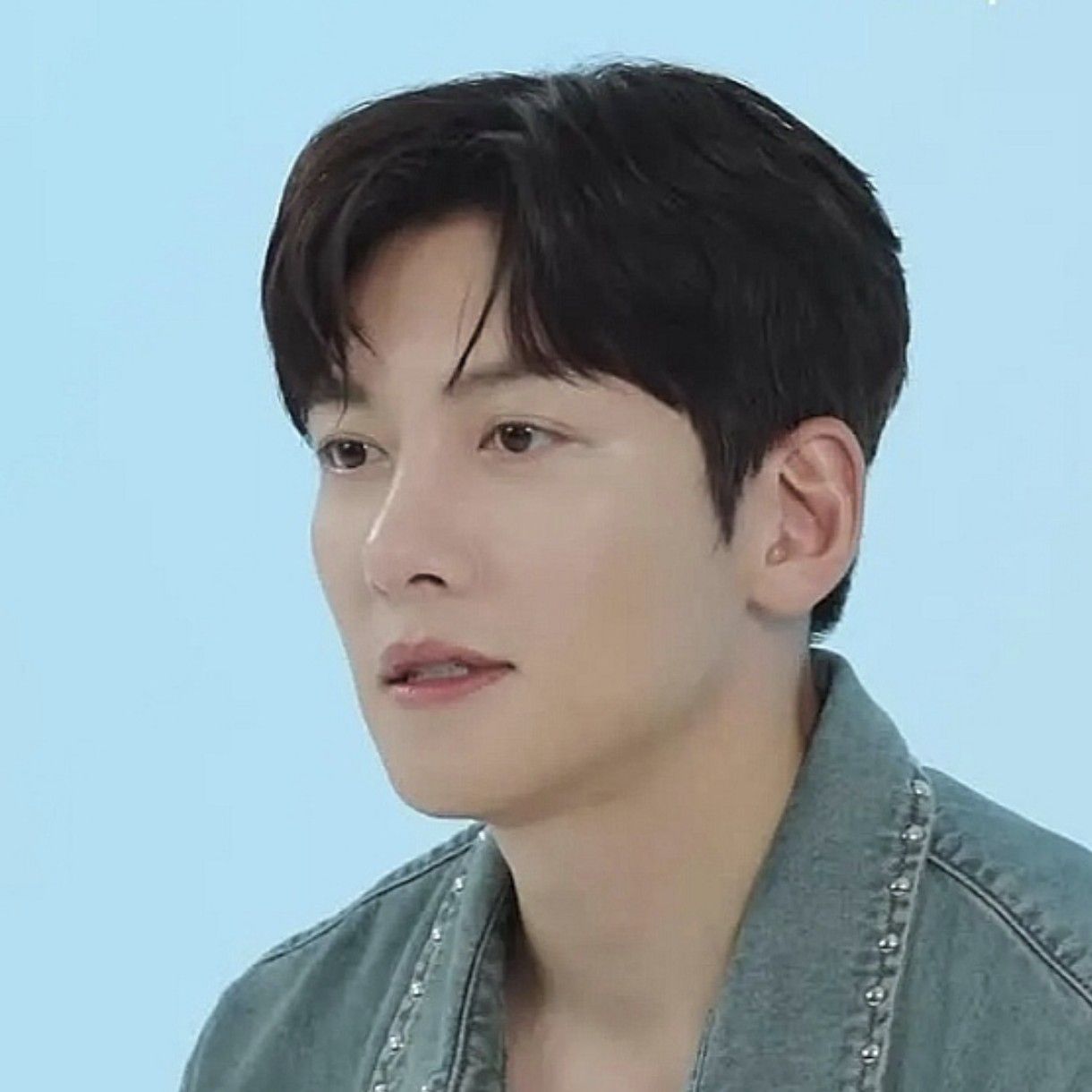 粉丝拍下的池昌旭瞬间