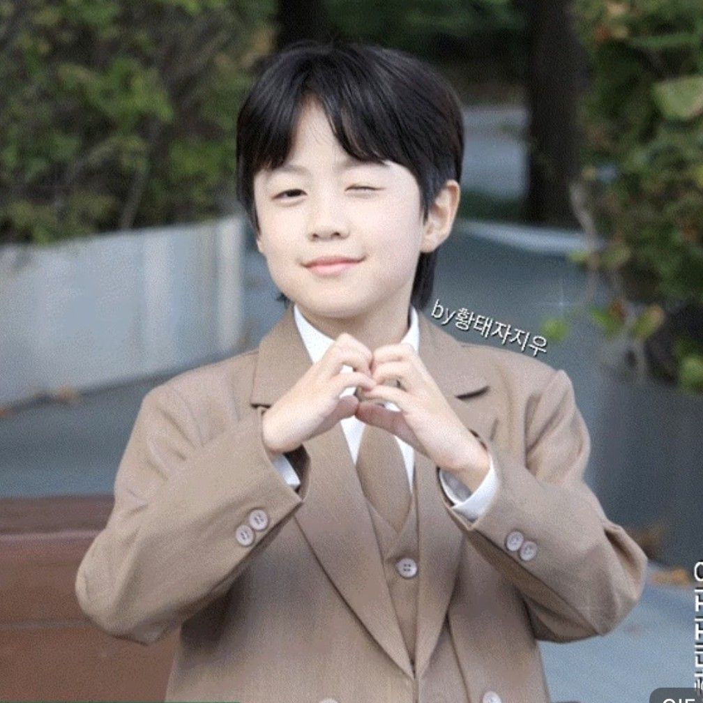 Behind-the-scenes cut of You Jiwoo