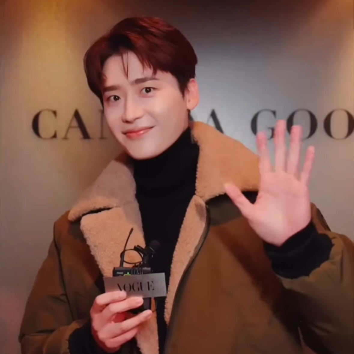 A moment captured by a fan of Lee Jongsuk