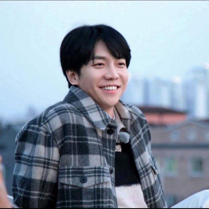 Latest photo of Lee Seunggi