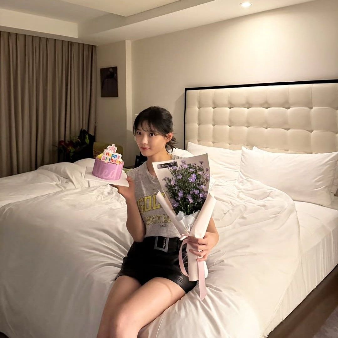 Behind-the-scenes cut of Kim Youjung