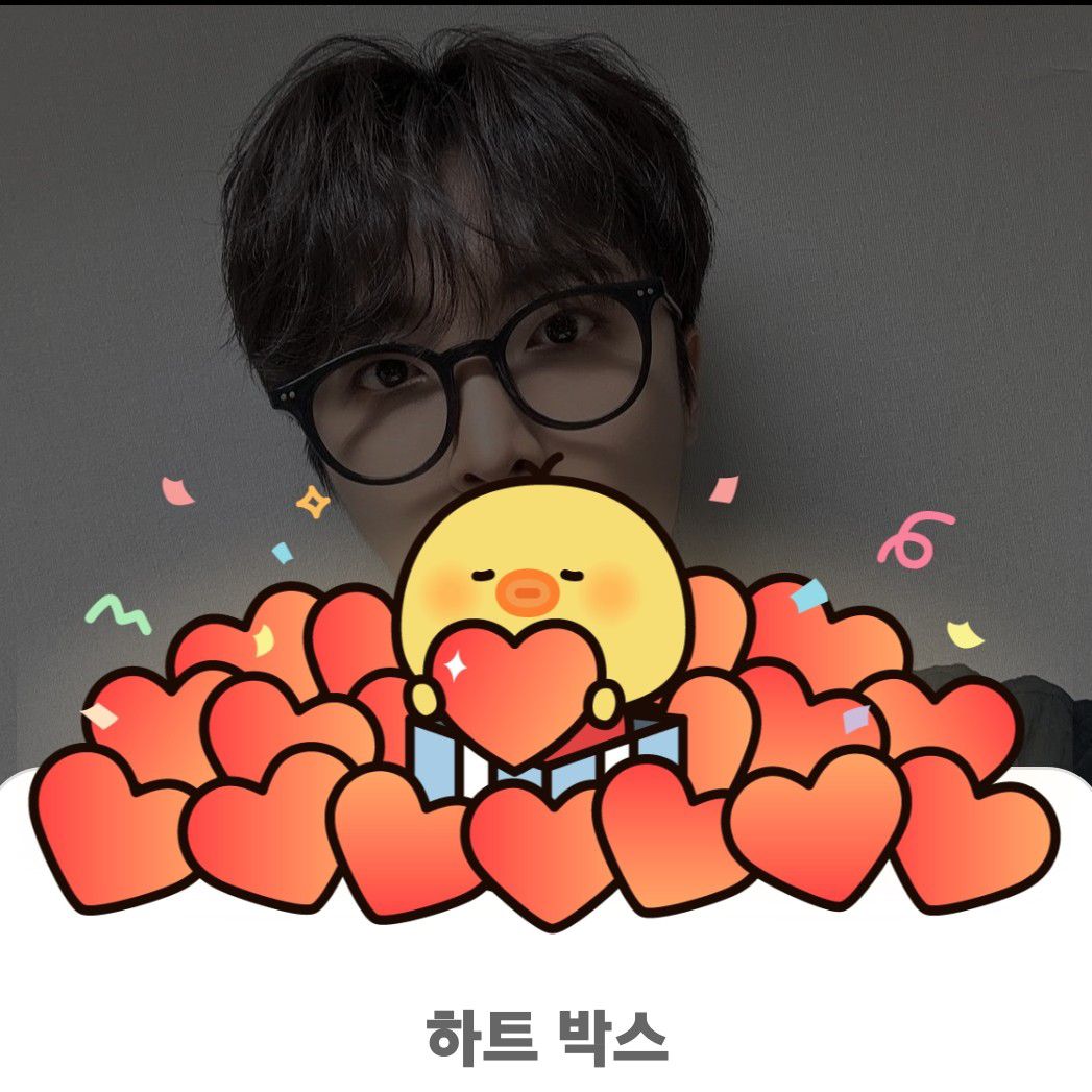 A moment captured by a fan of Hwang Yunsung