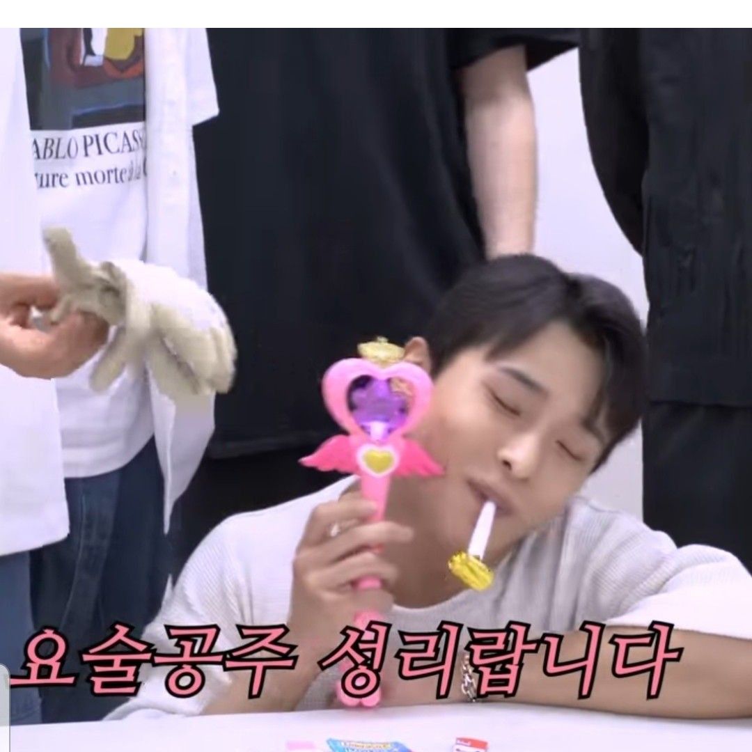 A moment captured by a fan of Seong Ri