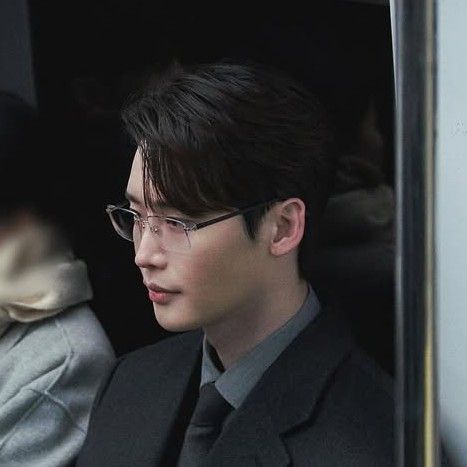 A moment captured by a fan of Lee Jongsuk