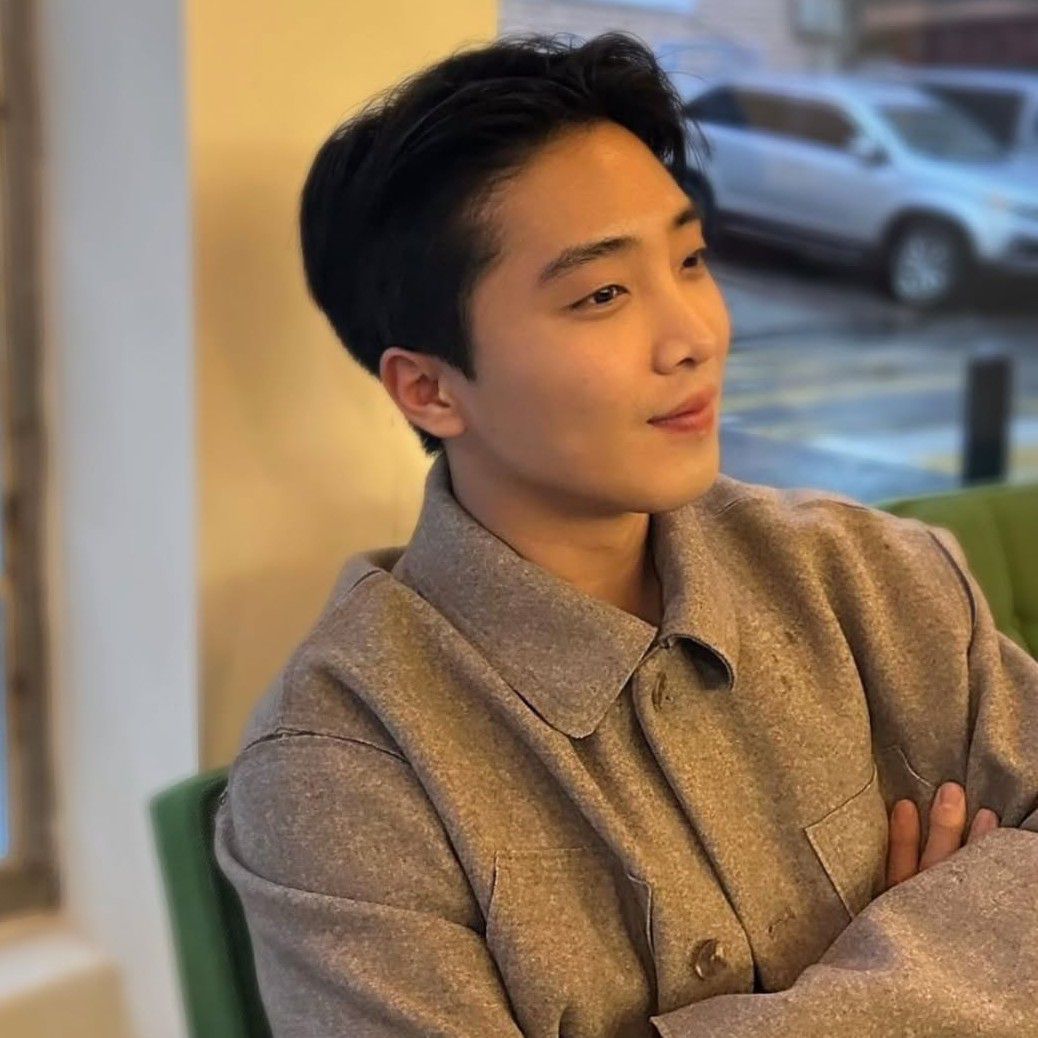 A moment captured by a fan of Hwang Yunsung