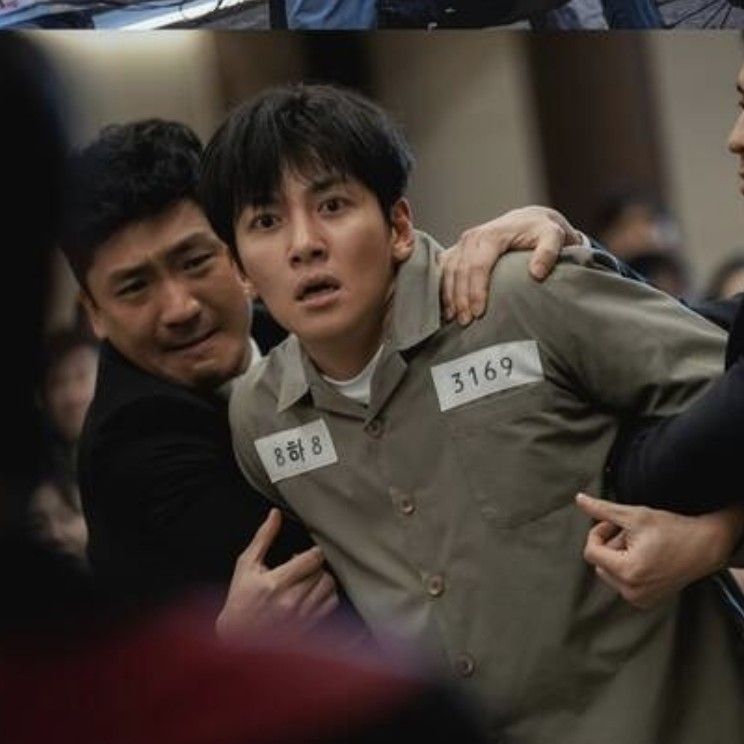 Behind-the-scenes cut of Ji Changwook