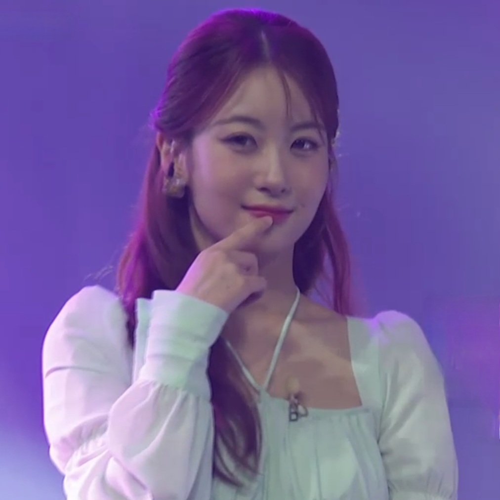 Behind-the-scenes cut of Oh Yujin