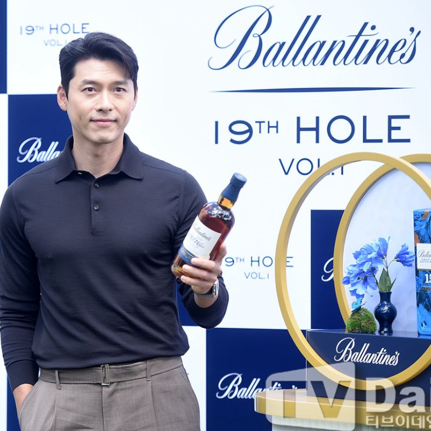 A moment captured by a fan of Hyun Bin