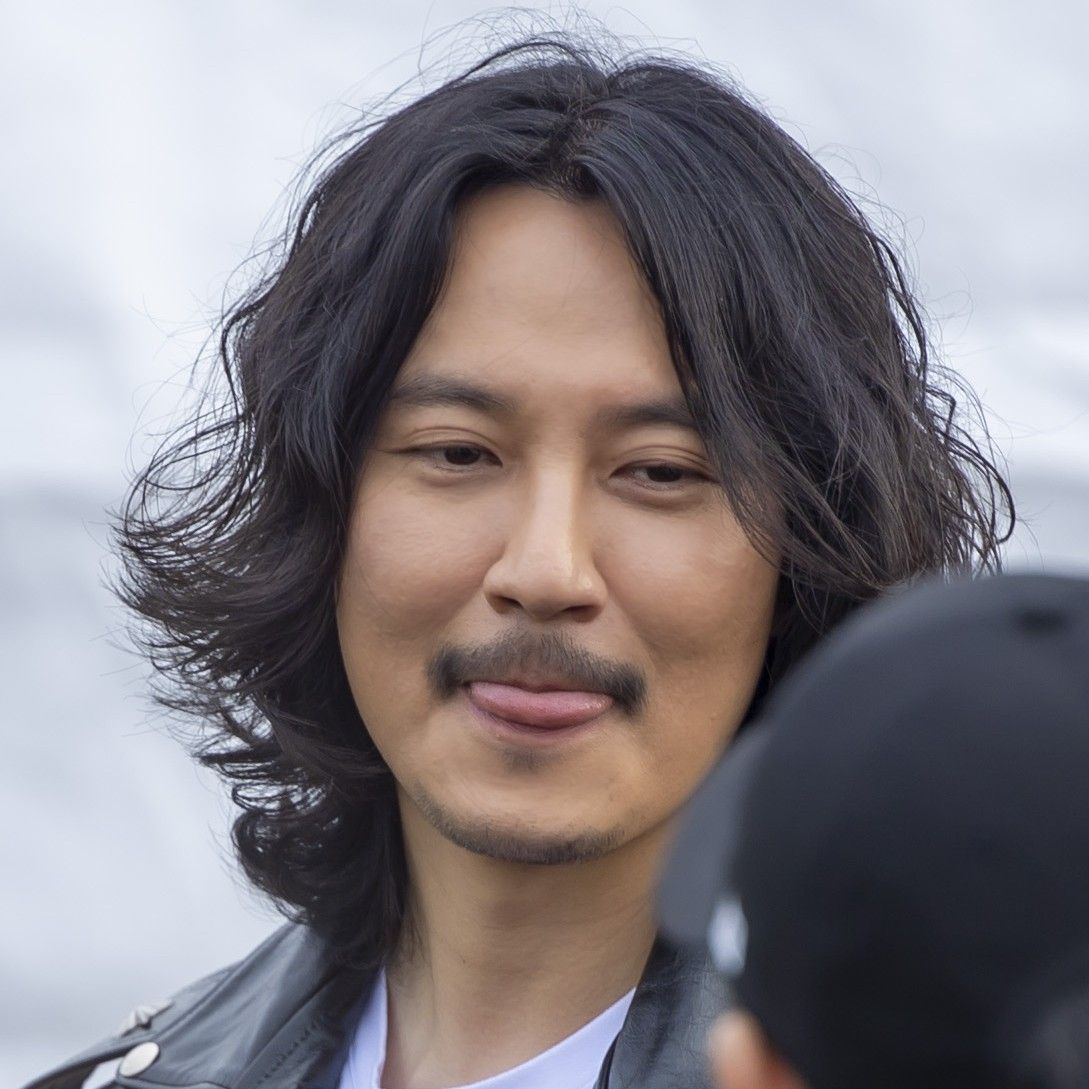 Behind-the-scenes cut of Kim Namgil